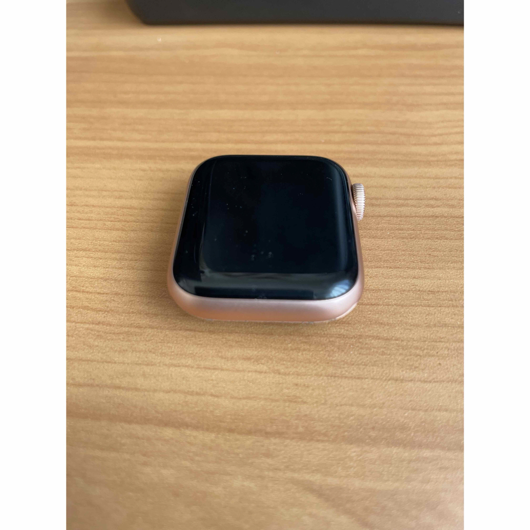 Apple Watch(アップルウォッチ)のあつこ様専用　Apple Watch SE GPSモデル Gold 40mm スマホ/家電/カメラのスマホアクセサリー(その他)の商品写真