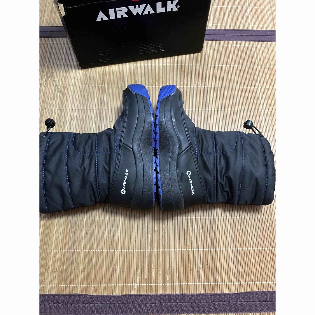 AIRWALK(エアウォーク)のスノーブーツ　ブラック(ブルーのステッチ)  AIRWALK  22〜24cm スポーツ/アウトドアのスノーボード(ブーツ)の商品写真