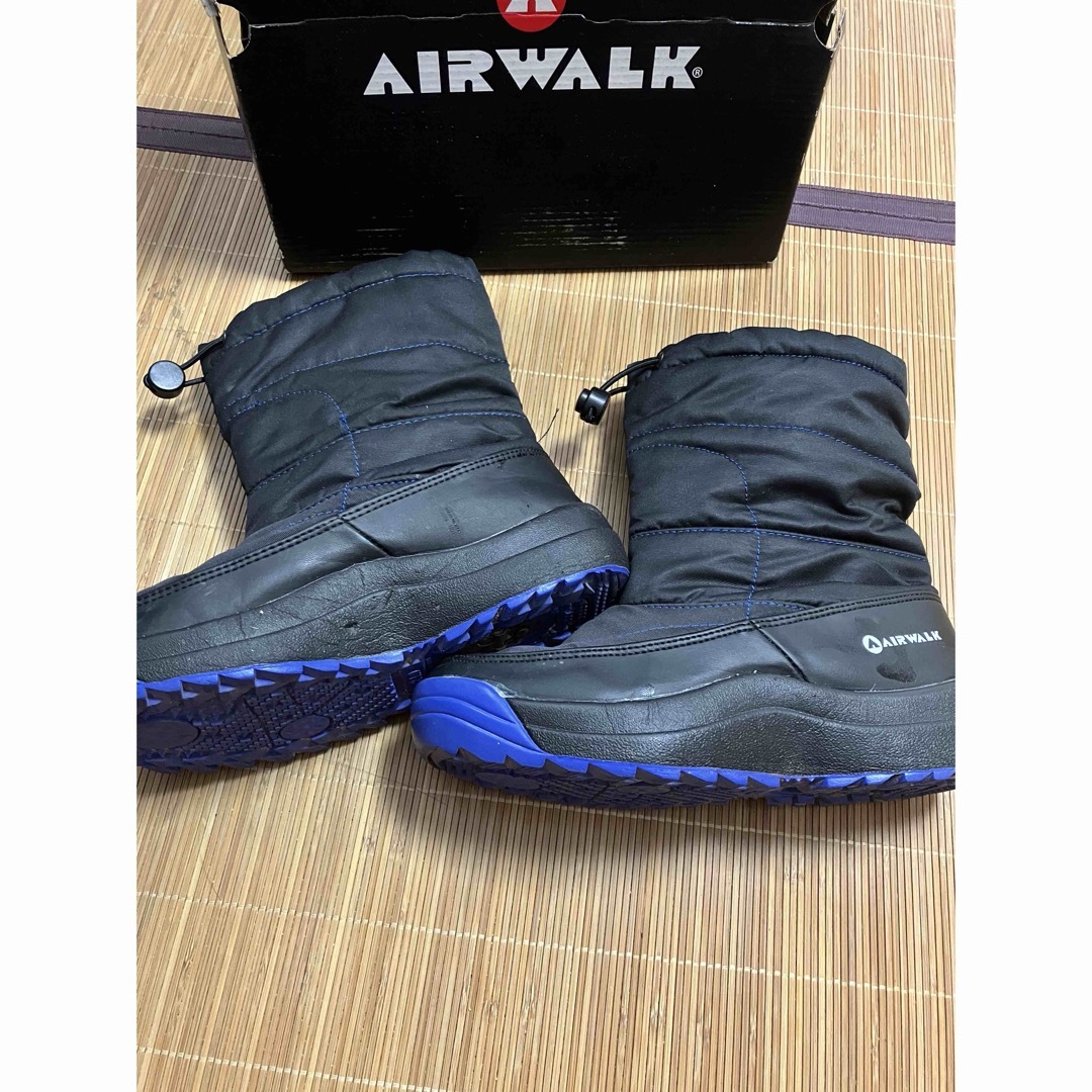 AIRWALK(エアウォーク)のスノーブーツ　ブラック(ブルーのステッチ)  AIRWALK  22〜24cm スポーツ/アウトドアのスノーボード(ブーツ)の商品写真