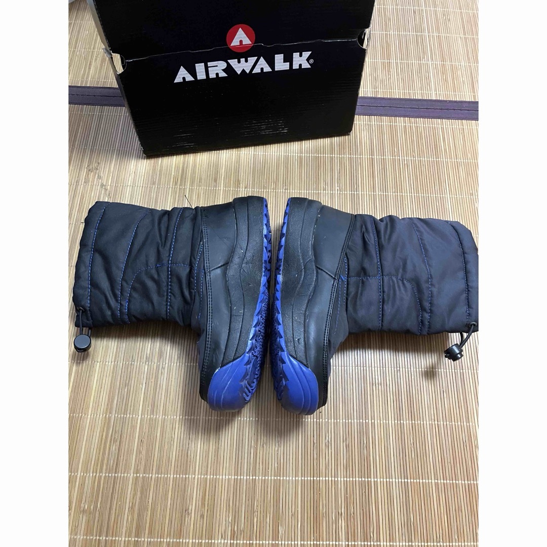 AIRWALK(エアウォーク)のスノーブーツ　ブラック(ブルーのステッチ)  AIRWALK  22〜24cm スポーツ/アウトドアのスノーボード(ブーツ)の商品写真