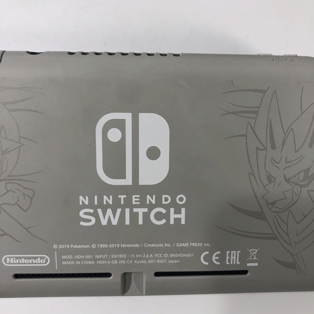 Nintendo Switch(ニンテンドースイッチ)の中古 Nintendo Switch Lite ザシアン・ザマゼンタ 充電器無し エンタメ/ホビーのゲームソフト/ゲーム機本体(家庭用ゲーム機本体)の商品写真