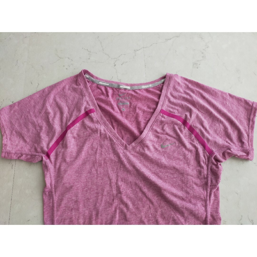 NIKE(ナイキ)のNIKE RUNNING ドライフィット半袖Tシャツ　レディースM　ピンク スポーツ/アウトドアのランニング(ウェア)の商品写真