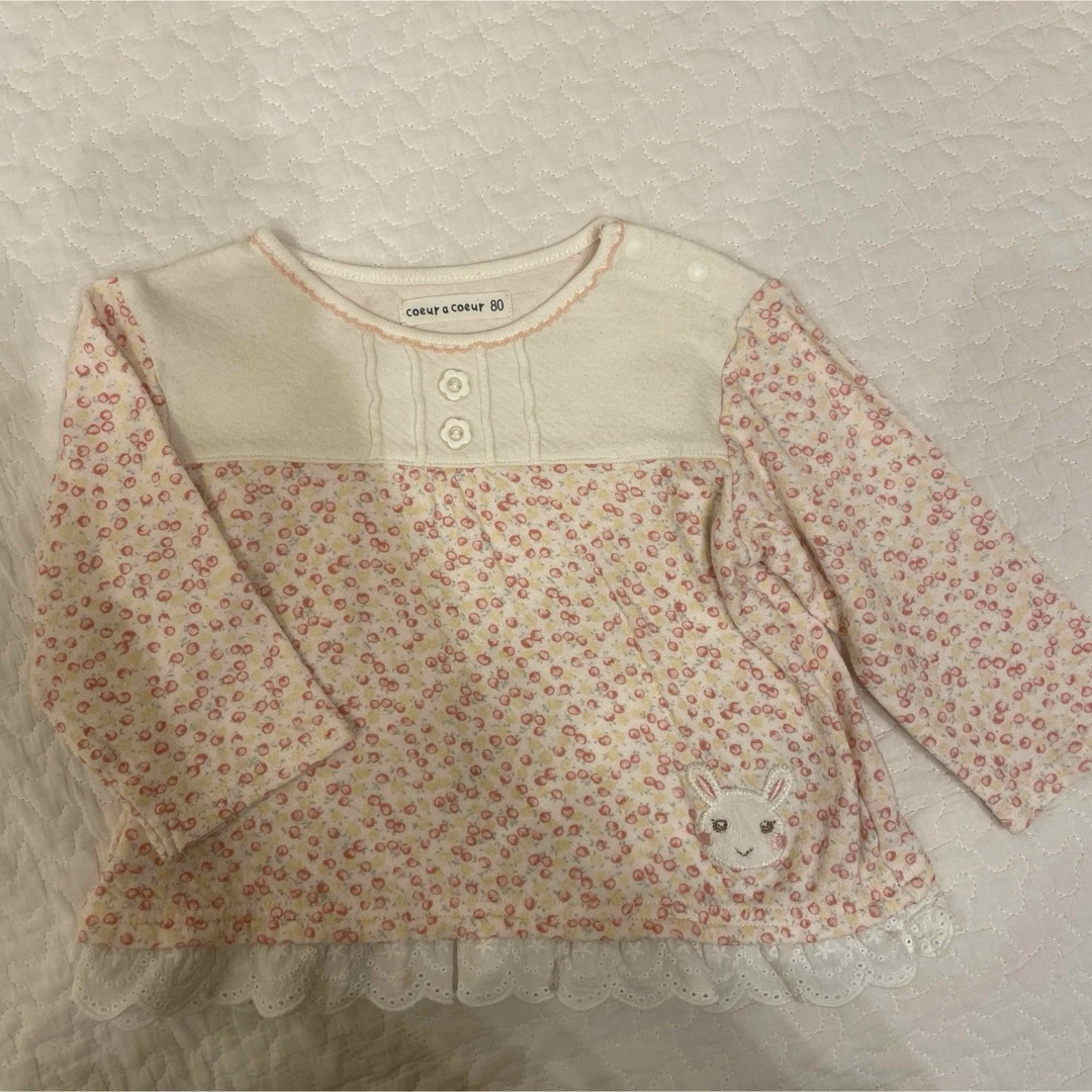 coeur a coeur(クーラクール)のクーラクール　小花柄　長袖　Tシャツ　80cm キッズ/ベビー/マタニティのベビー服(~85cm)(シャツ/カットソー)の商品写真