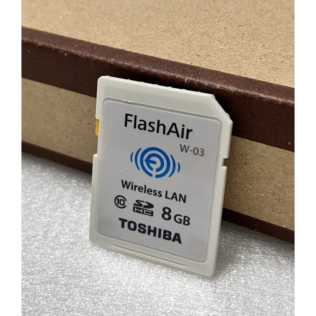 東芝(トウシバ)のTOSHIBA FlashAir W-03 8GB 中古品 スマホ/家電/カメラのPC/タブレット(PC周辺機器)の商品写真