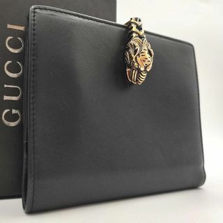 グッチ(Gucci)の美品✨GUCCI タイガーヘッド 二つ折り財布 フラップ開閉 オールレザー 黒(折り財布)