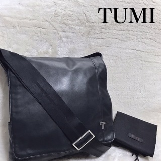 トゥミ(TUMI)の美品 TUMI VERTICAL MESSENGER レザーショルダーバッグ(ショルダーバッグ)