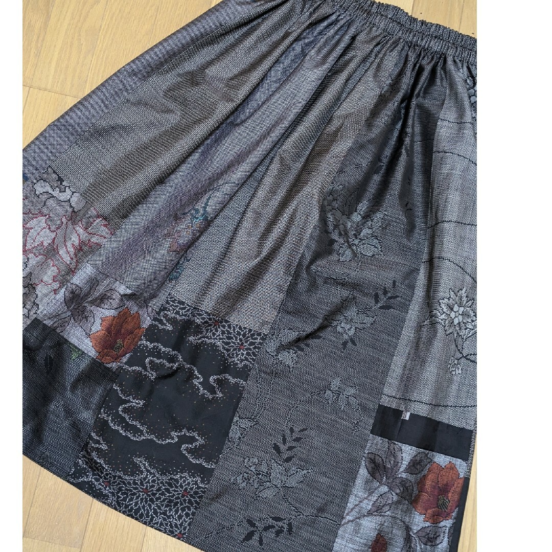 SOLD　着物リメイク　ギャザースカート　大島紬　FREE SIZE レディースのスカート(ひざ丈スカート)の商品写真