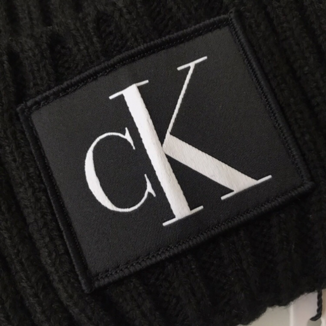Calvin Klein(カルバンクライン)のレア【新品】カルバンクライン USA ポンポン ファー ニット帽 黒 レディースの帽子(ニット帽/ビーニー)の商品写真