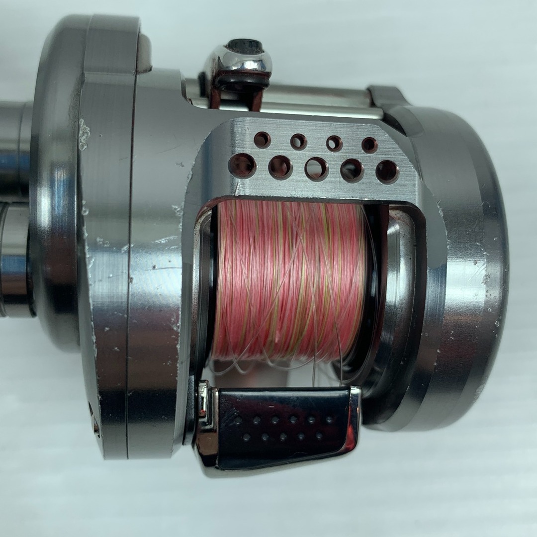 ττSHIMANO シマノ ベイトリール キズ有 17カルカッタコン ττSHIMANO シマノ ベイトリール キズ有 17カルカッタコン