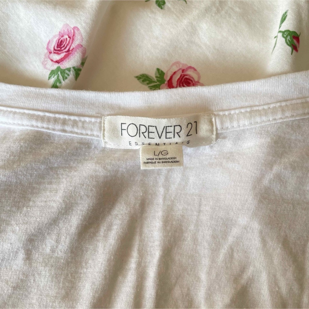 FOREVER 21(フォーエバートゥエンティーワン)のForever21 ホワイト　トップス　無地 レディースのトップス(カットソー(半袖/袖なし))の商品写真