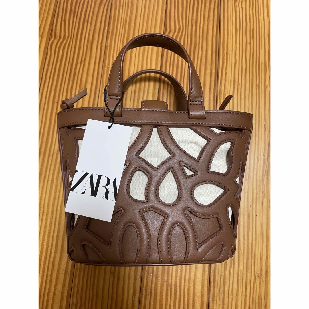 ZARA(ザラ)のZARA カットワーク ミニトートバッグ　ブラウン レディースのバッグ(かごバッグ/ストローバッグ)の商品写真
