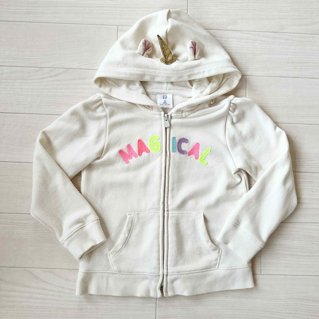 GAP Kids(ギャップキッズ)のGAP ユニコーン パーカー 5Y 110cm  オフホワイト カラフル キッズ/ベビー/マタニティのキッズ服男の子用(90cm~)(ジャケット/上着)の商品写真