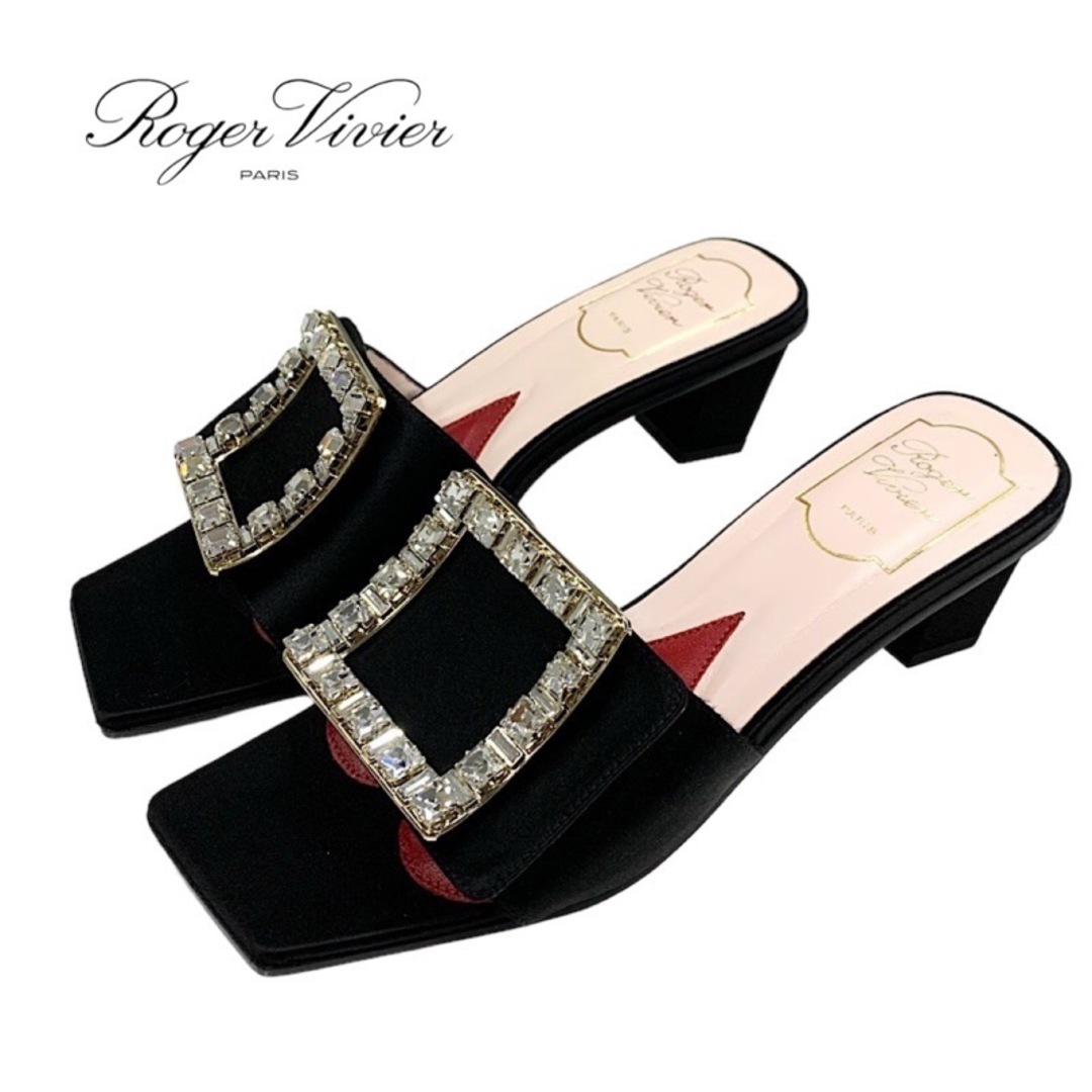 ROGER VIVIER(ロジェヴィヴィエ)のロジェヴィヴィエ Roger Vivier ビキ ラブ サンダル 靴 シューズ サテン ブラック 黒 ミュール ストラスバックル ビジュー レディースの靴/シューズ(サンダル)の商品写真