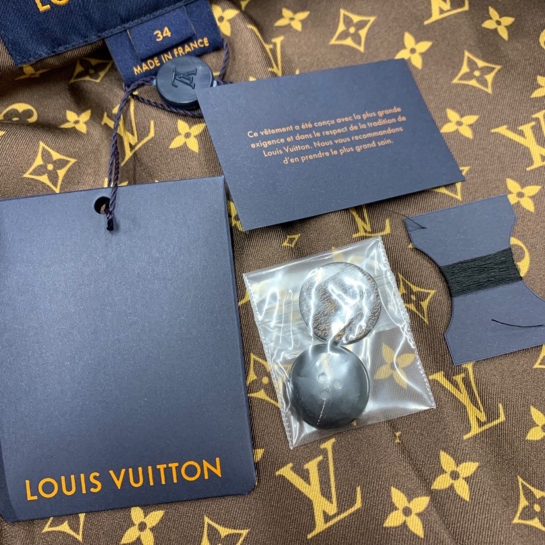 LOUIS VUITTON(ルイヴィトン)の未使用 ルイヴィトン LOUIS VUITTON アウター コート モノグラム ブラック レディースのジャケット/アウター(ロングコート)の商品写真