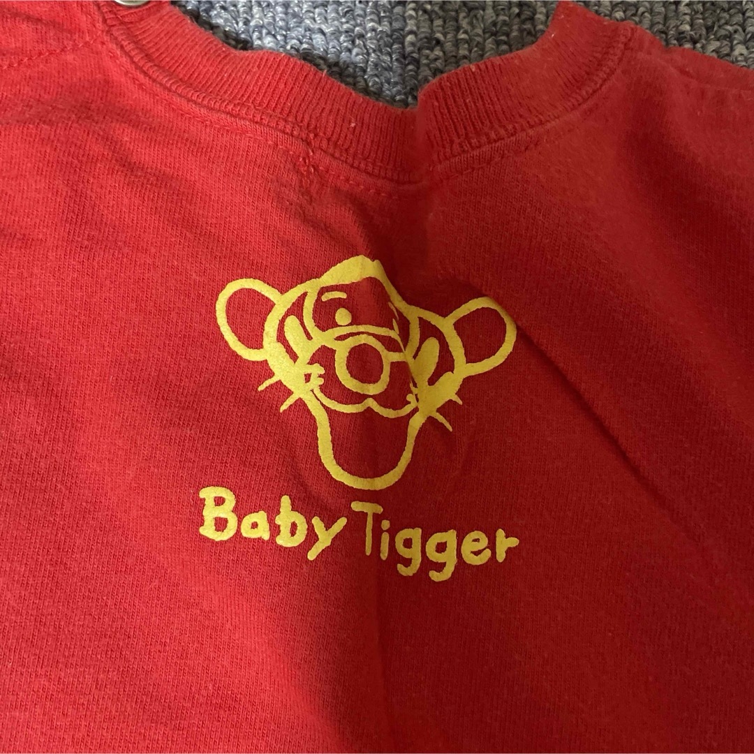 Disney(ディズニー)のディズニー　Tシャツ　プーさん　ティガー　80 公式　パーク　限定　半袖 キッズ/ベビー/マタニティのベビー服(~85cm)(Ｔシャツ)の商品写真