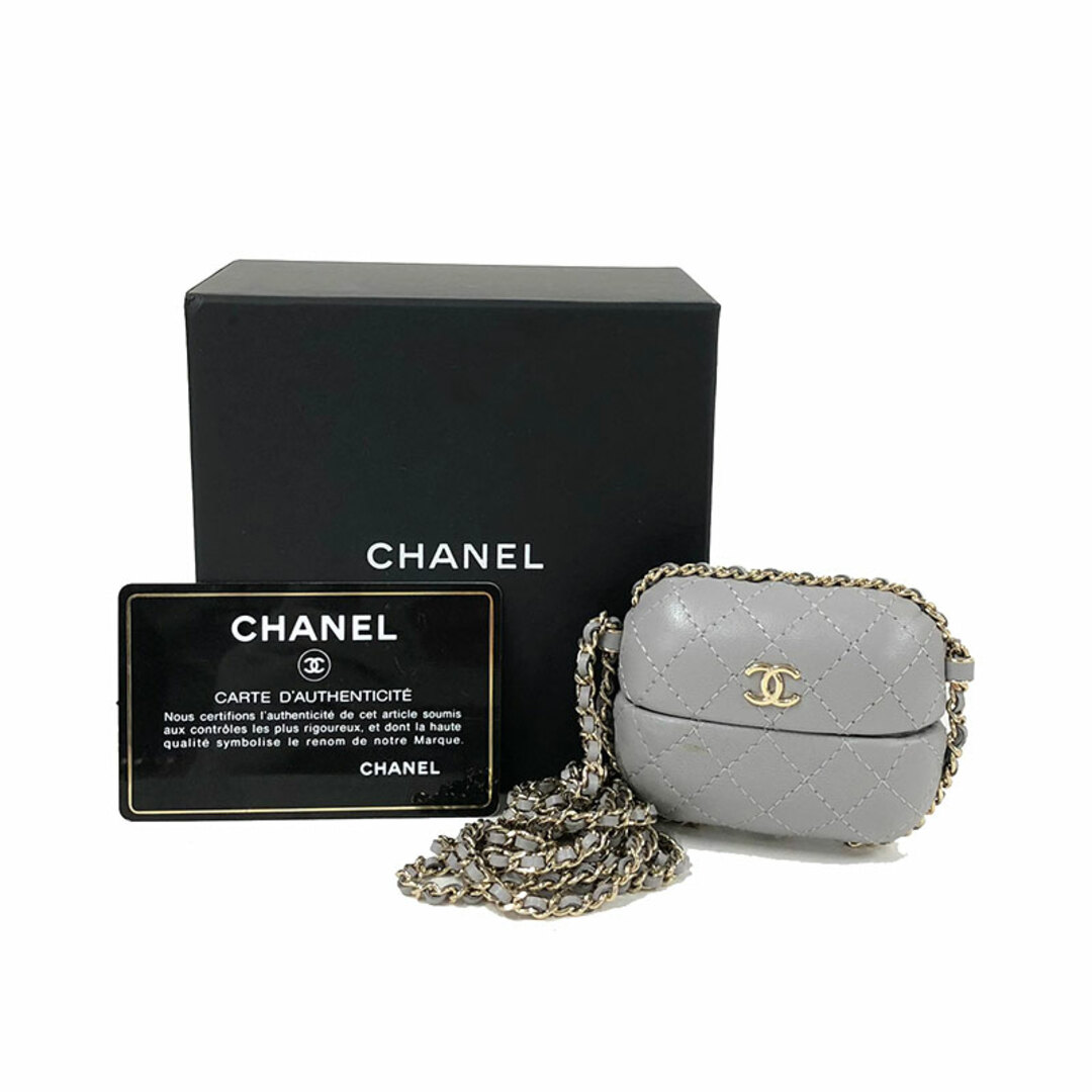 CHANEL(シャネル)の　シャネル CHANEL マトラッセ AirPods チェーンケース AP2207　31番台 グレー ゴールド金具 ラムスキン レディース その他小物 レディースのファッション小物(その他)の商品写真