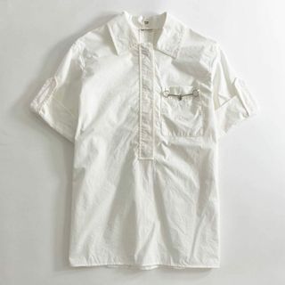 エルメス(Hermes)の58i16 《美品》 22SS HERMES エルメス Mors a Jouet Shirt ホースビット チャーム付き 半袖シャツ ブラウス サイズ34 ホワイト レディース フランス製(シャツ/ブラウス(半袖/袖なし))