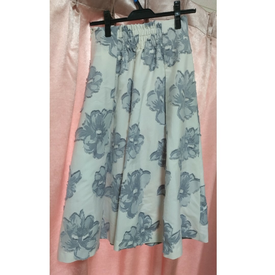 Noela(ノエラ)のジャガード大花スカート レディースのスカート(ひざ丈スカート)の商品写真