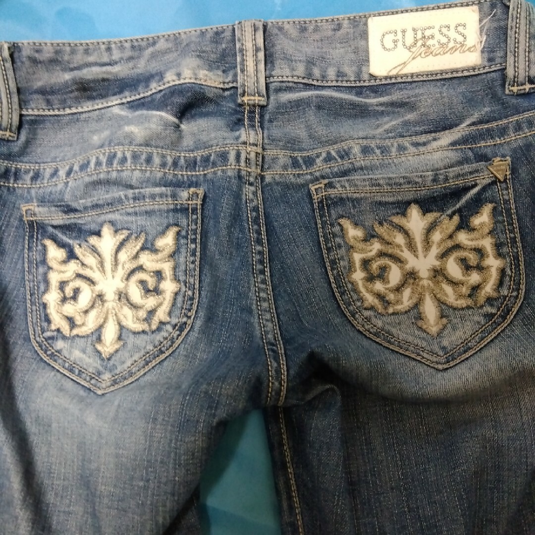 GUESS(ゲス)のGUESS ジーンズ　24 訳あり　中古 メンズのパンツ(デニム/ジーンズ)の商品写真