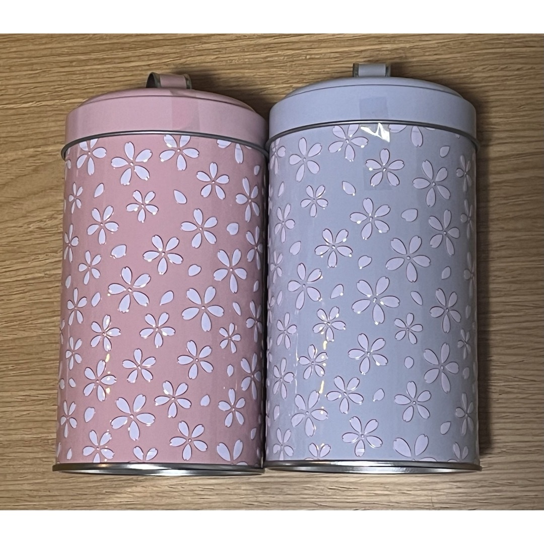 KALDI(カルディ)の【カルディ】 さくらキャニスター缶　 限定  桜 さくらピンク、ブルー2缶セット インテリア/住まい/日用品のキッチン/食器(容器)の商品写真