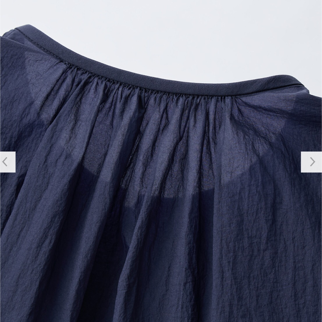 UNIQLO(ユニクロ)のシアーコクーンブルゾン　ユニクロ　ネイビー　M　紺　 レディースのジャケット/アウター(ブルゾン)の商品写真