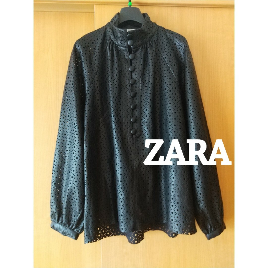 ZARA(ザラ)のZARA♪ブラックパンチングトップス レディースのトップス(カットソー(長袖/七分))の商品写真