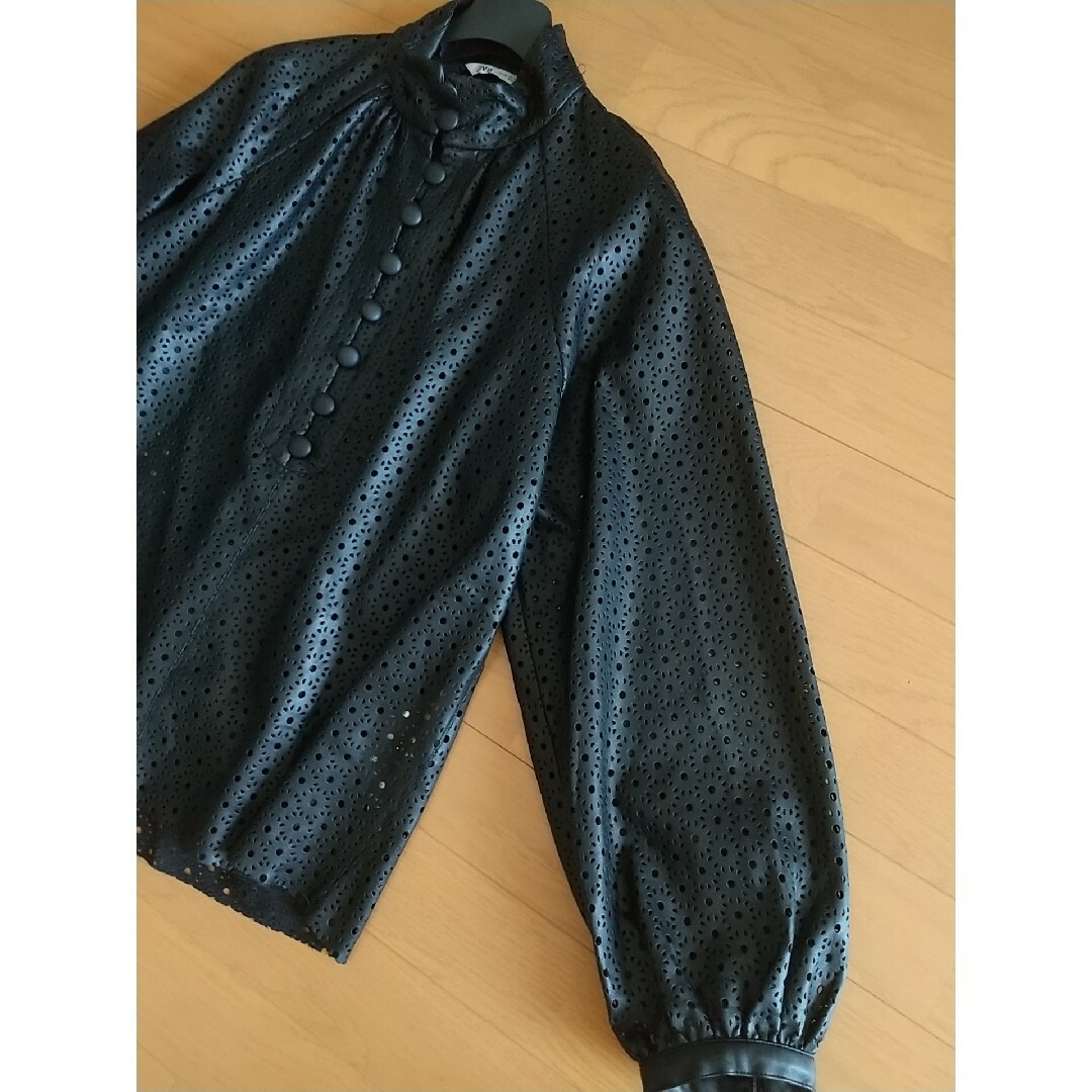 ZARA(ザラ)のZARA♪ブラックパンチングトップス レディースのトップス(カットソー(長袖/七分))の商品写真