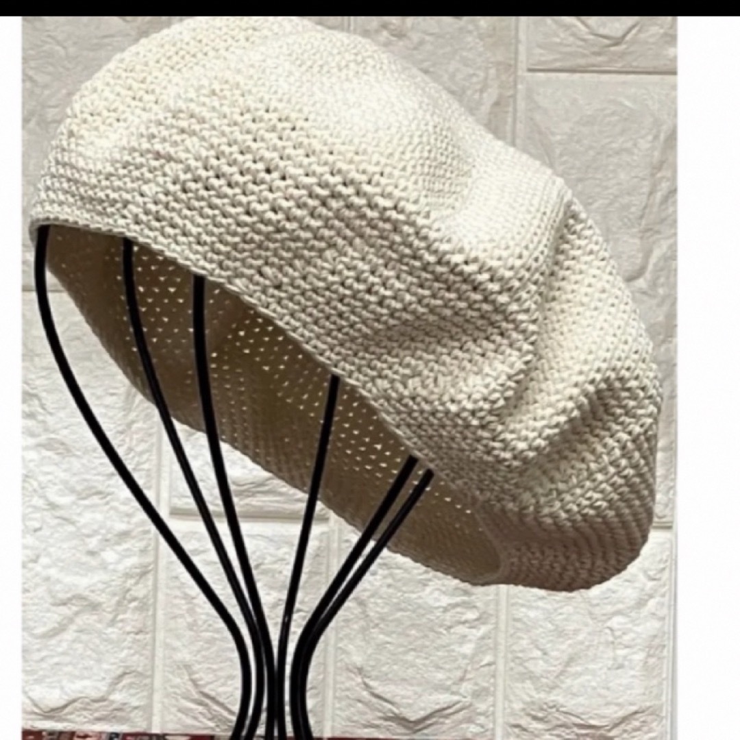ハンドメイド　手編み　ベレー帽　年中使える綿100 白 ハンドメイドのファッション小物(帽子)の商品写真