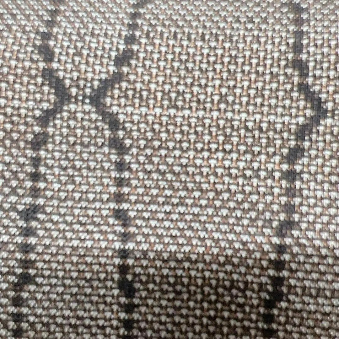 大島紬　泥染　縦に抽象模様の小紋　着物　122w レディースの水着/浴衣(着物)の商品写真