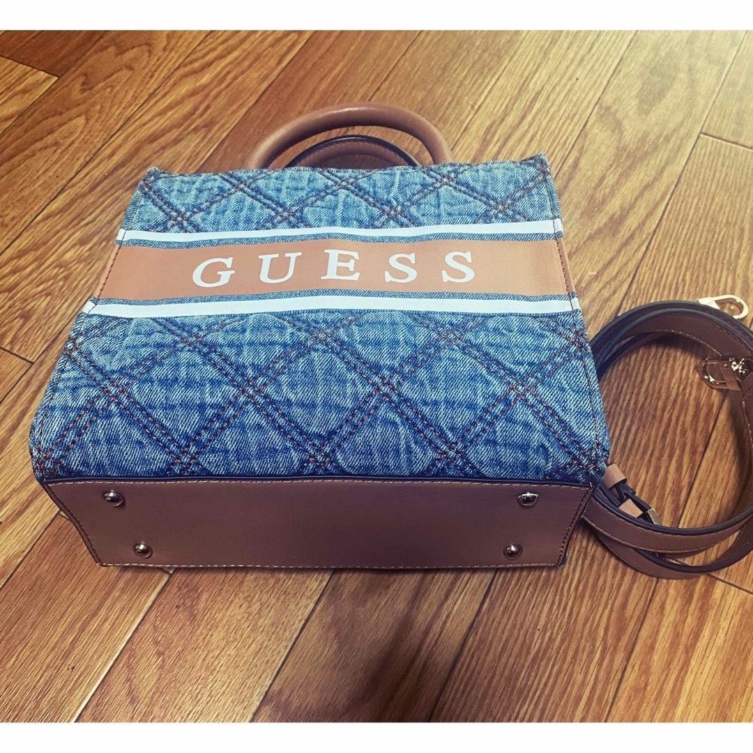 GUESS(ゲス)の新品未使用！！guessミニショルダーバック レディースのバッグ(ショルダーバッグ)の商品写真