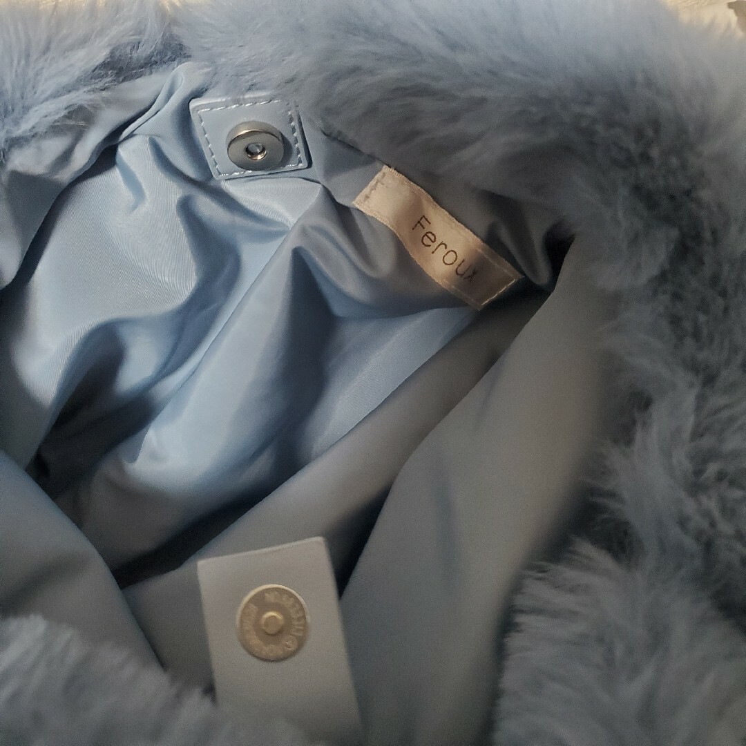 Feroux(フェルゥ)のフェルゥ　今季　フェイクファーミニバッグ　スカイブルー　❀ レディースのバッグ(ハンドバッグ)の商品写真