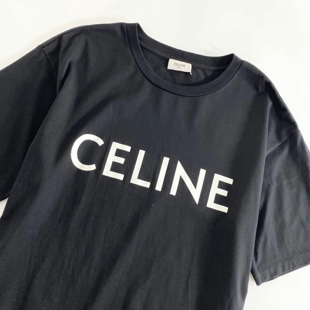 celine(セリーヌ)の55i27 《美品》 CELINE セリーヌ ロゴプリント Tシャツ XS ブラック メンズ 半袖 tee カットソーイタリア製 コットン メンズのトップス(Tシャツ/カットソー(半袖/袖なし))の商品写真