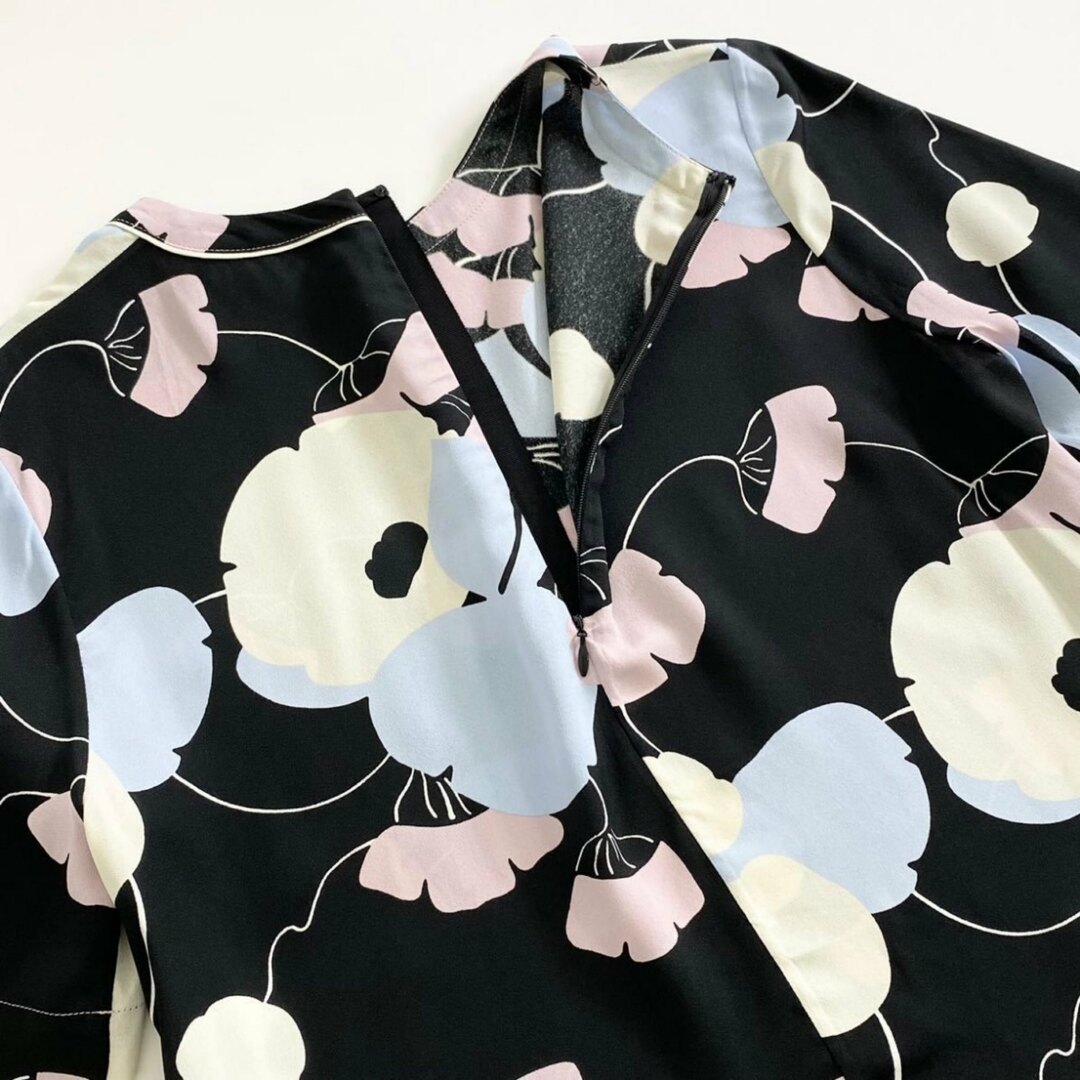 Marni(マルニ)の55i5  《美品》 MARNI マルニ 半袖カットソー Tシャツ ブラウス トップス 花柄 ロゴ胸元ポケット サイズ40 マルチカラー レーヨン100％ レディース レディースのトップス(カットソー(半袖/袖なし))の商品写真