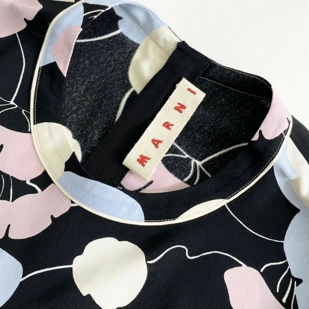 Marni(マルニ)の55i5  《美品》 MARNI マルニ 半袖カットソー Tシャツ ブラウス トップス 花柄 ロゴ胸元ポケット サイズ40 マルチカラー レーヨン100％ レディース レディースのトップス(カットソー(半袖/袖なし))の商品写真