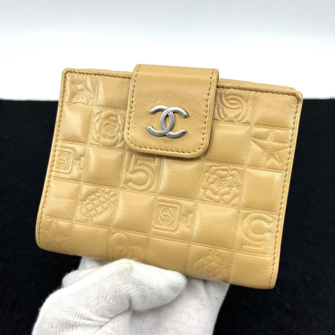 CHANEL(シャネル)の美品！シャネル　アイコンライン　Wホック　折り財布　ブラウン レディースのファッション小物(財布)の商品写真