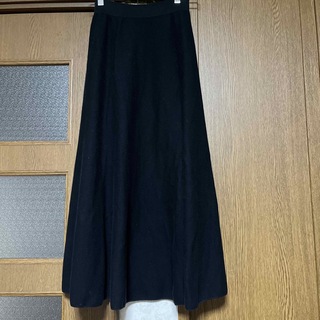 ユニクロ(UNIQLO)のUNIQLO 3Dコットンフレアミディスカート　黒　Sサイズ(ひざ丈スカート)