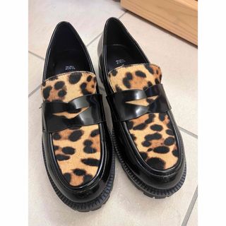 ザラ(ZARA)のZARA アニマル柄ローファー(ほぼ新品)(ローファー/革靴)