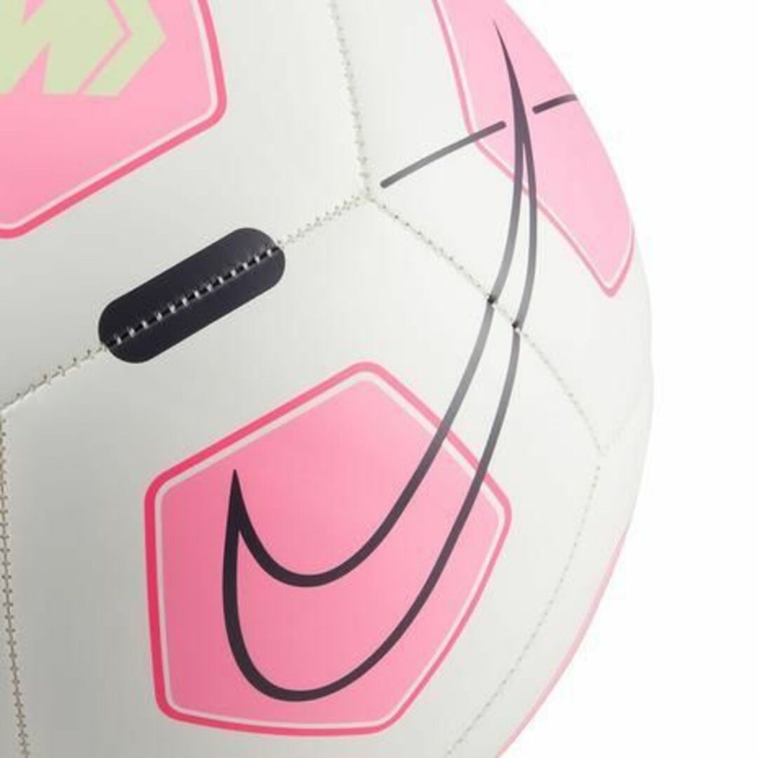 新品　ナイキ　サッカーボール　５号球 スポーツ/アウトドアのサッカー/フットサル(ボール)の商品写真