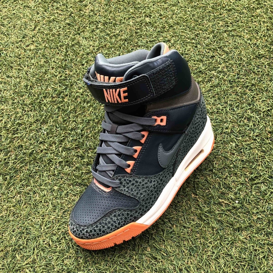 NIKE - 美品23 NIKE ナイキ エアレボリューション SKY HI HW831 NIKE - 美品23 NIKE ナイキ エアレボリューション SKY HI HW831