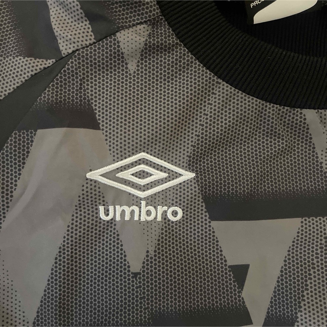 UMBRO(アンブロ)の☆ UMBRO アンブロ ピステ ナイロンプルオーバー　160 S　長袖 スポーツ/アウトドアのサッカー/フットサル(ウェア)の商品写真