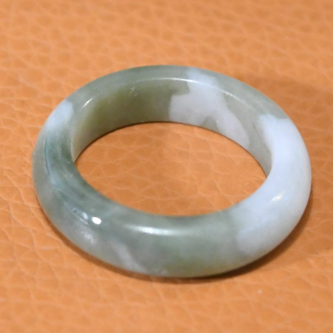 J1178　ヒスイ　翡翠　リング　指輪　15.5号　ミャンマー　ジェイド レディースのアクセサリー(リング(指輪))の商品写真