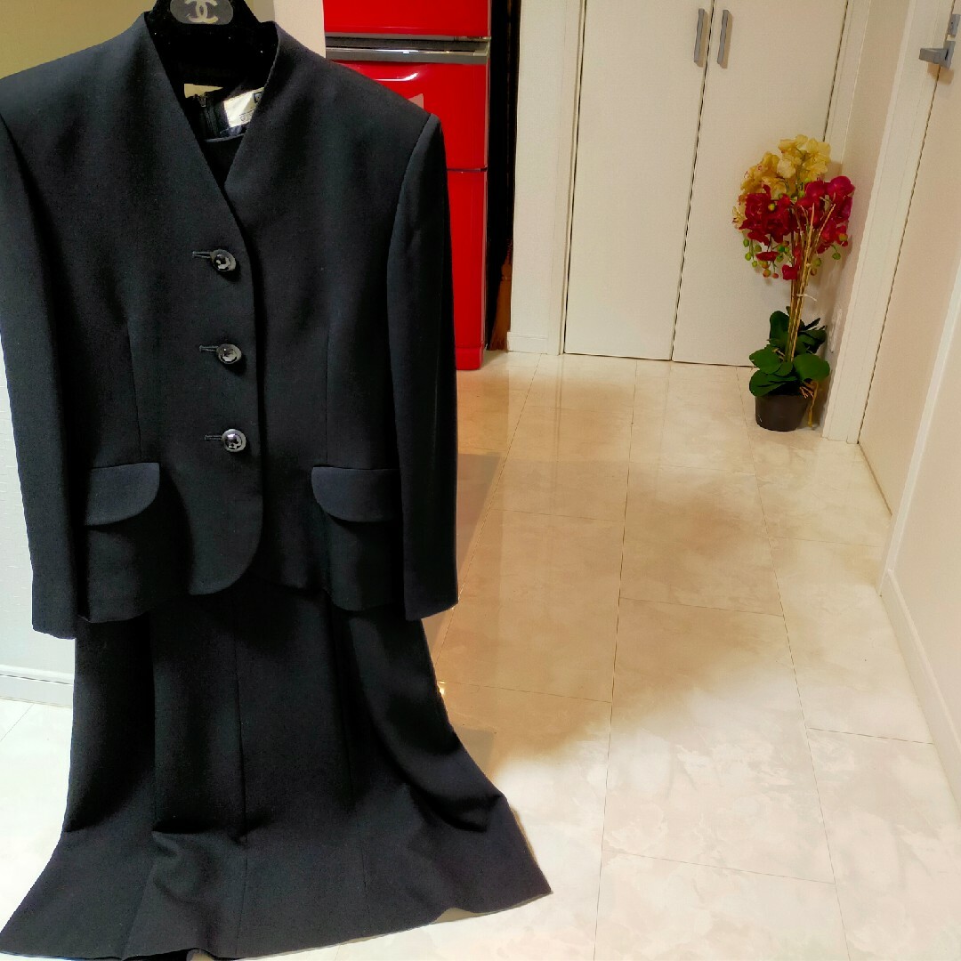 GIVENCHY(ジバンシィ)のジバンシー　ジバンシィ　高級フォーマル　セットアップ　スーツ　ジャケット&ワンピ レディースのフォーマル/ドレス(礼服/喪服)の商品写真