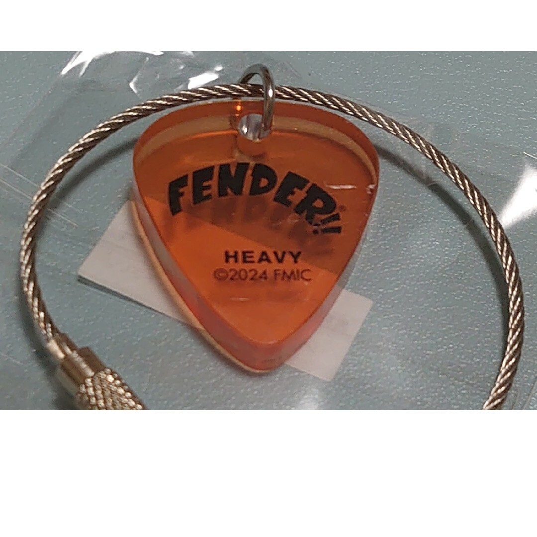 Fender(フェンダー)のFenderピック型アクリルチャーム (ORANGE) エンタメ/ホビーのコレクション(その他)の商品写真