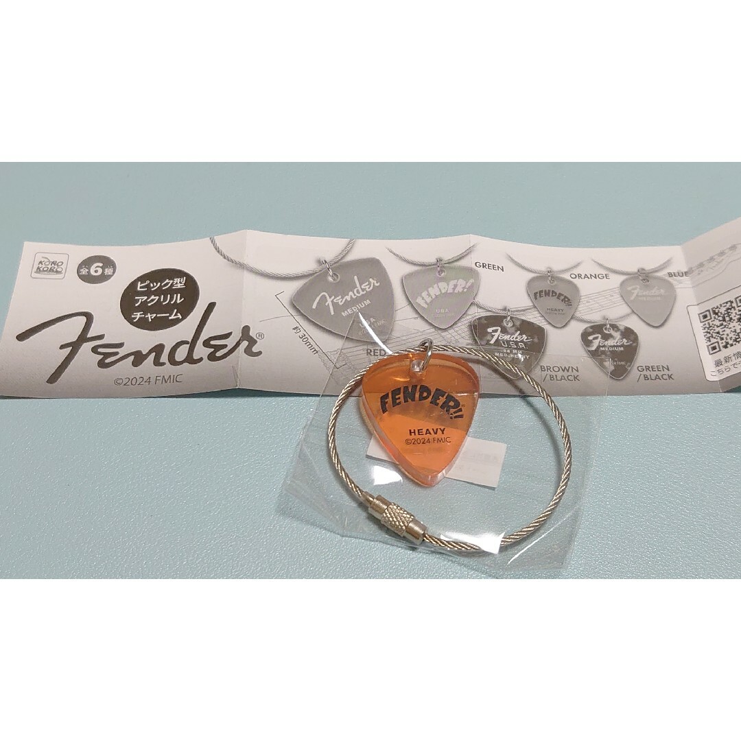 Fender(フェンダー)のFenderピック型アクリルチャーム (ORANGE) エンタメ/ホビーのコレクション(その他)の商品写真