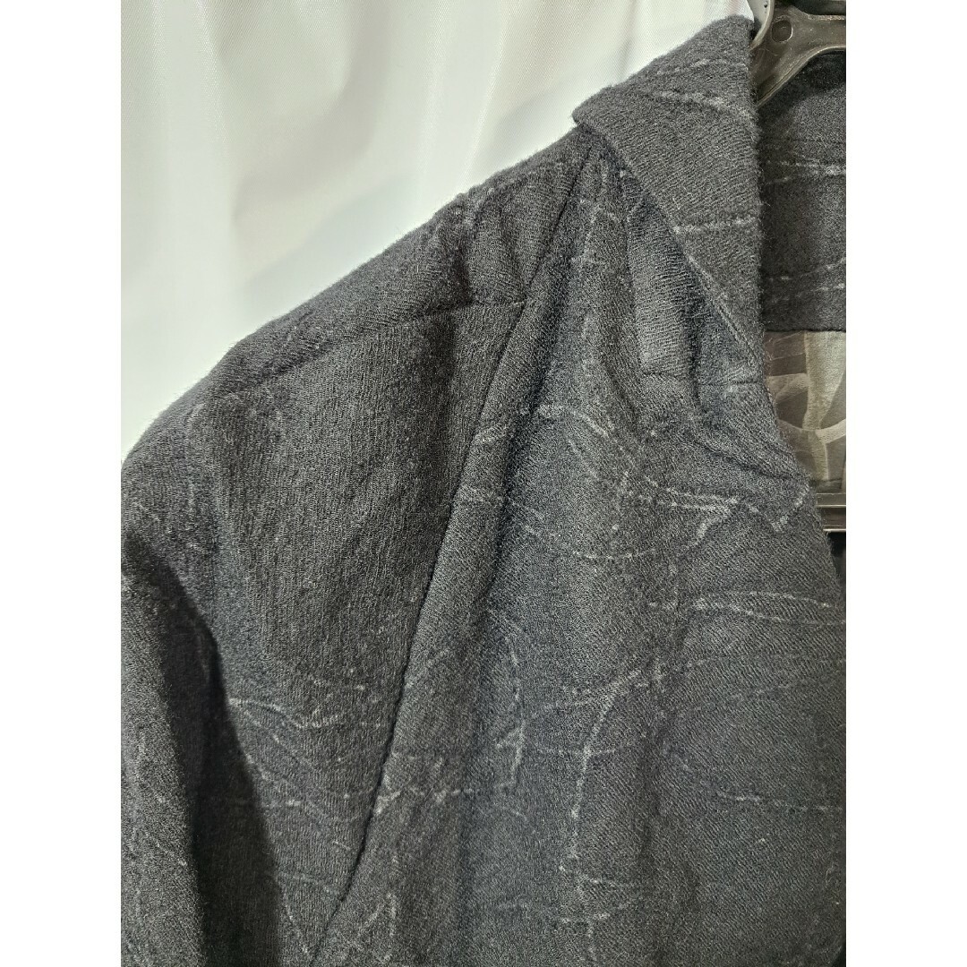 DEVOA(デヴォア)の未使用　DEVOA　チェスターコート　ジャガード　アナトミカルパターン メンズのジャケット/アウター(チェスターコート)の商品写真