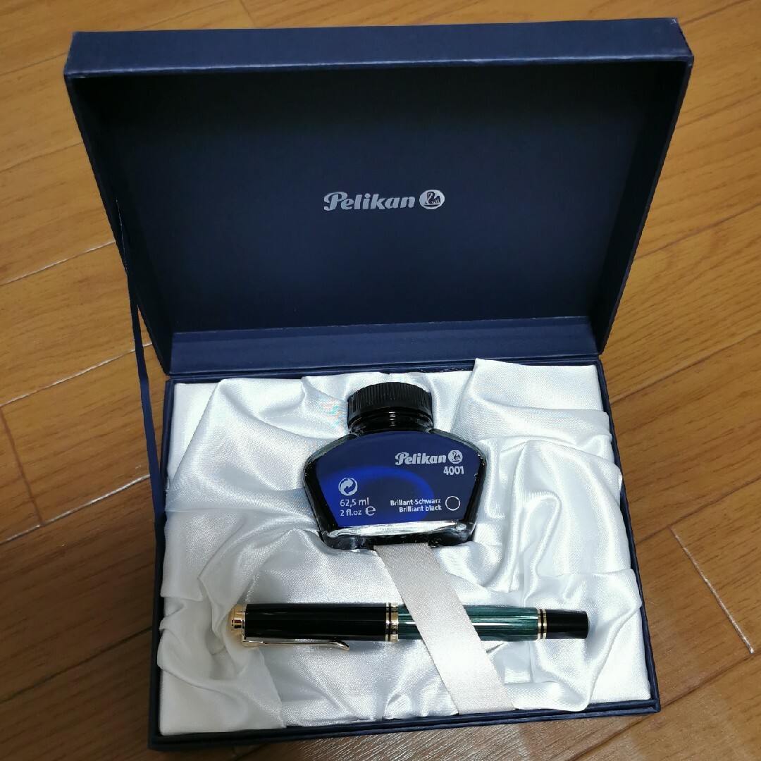 Pelikan(ペリカン)の【新品未使用】ペリカン万年筆　ケース・インク付き インテリア/住まい/日用品の文房具(ペン/マーカー)の商品写真