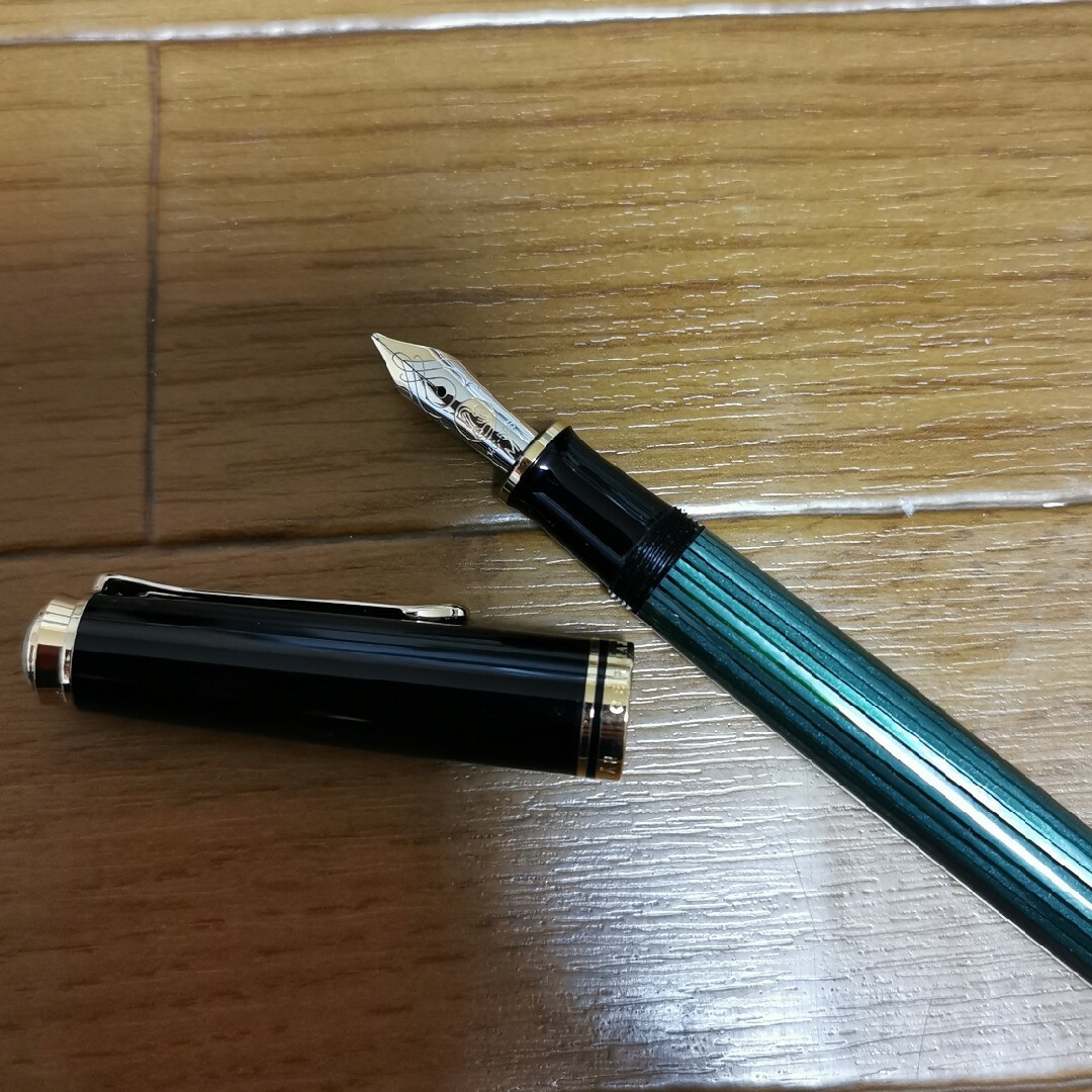 Pelikan(ペリカン)の【新品未使用】ペリカン万年筆　ケース・インク付き インテリア/住まい/日用品の文房具(ペン/マーカー)の商品写真