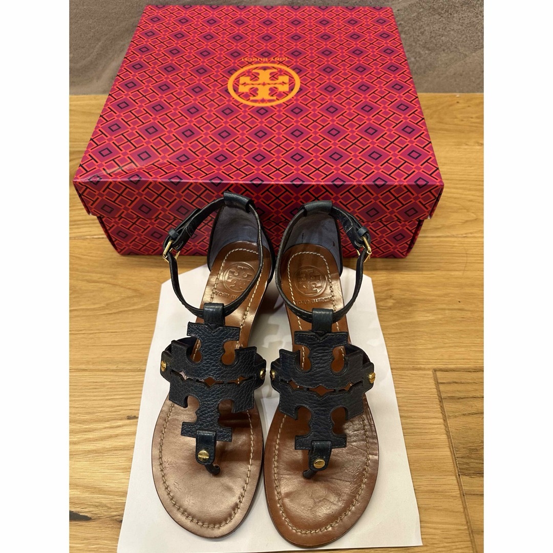 Tory Burch(トリーバーチ)のトリーバーチ　サンダル　ネイビー　サイズ6 レディースの靴/シューズ(サンダル)の商品写真