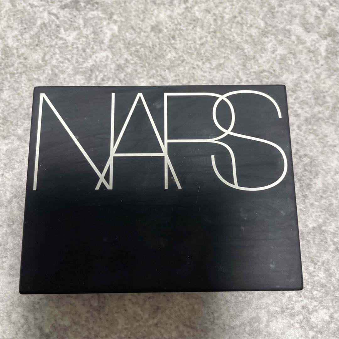 NARS(ナーズ)のNARS ライトリフレクティングセッティングパウダー プレスト N  コスメ/美容のベースメイク/化粧品(フェイスパウダー)の商品写真