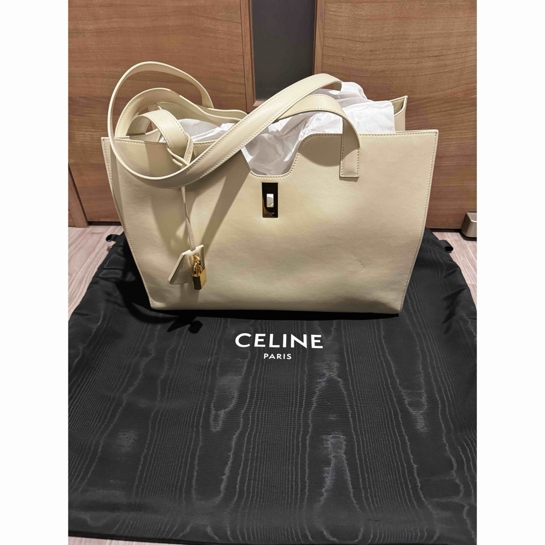 celine(セリーヌ)の希少カラー！◾️新品未使用◾️Celine◾️カバ16 セーズ　ライムストーン レディースのバッグ(ハンドバッグ)の商品写真